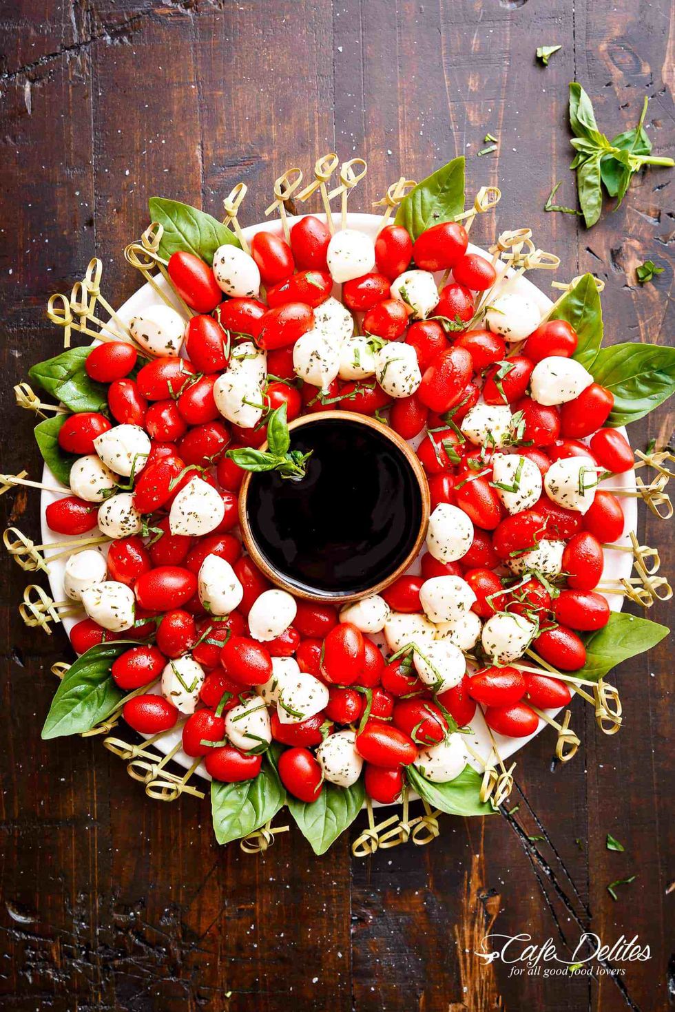 [Image: christmas-appetizers-caprese-1541782338....size=980:*]