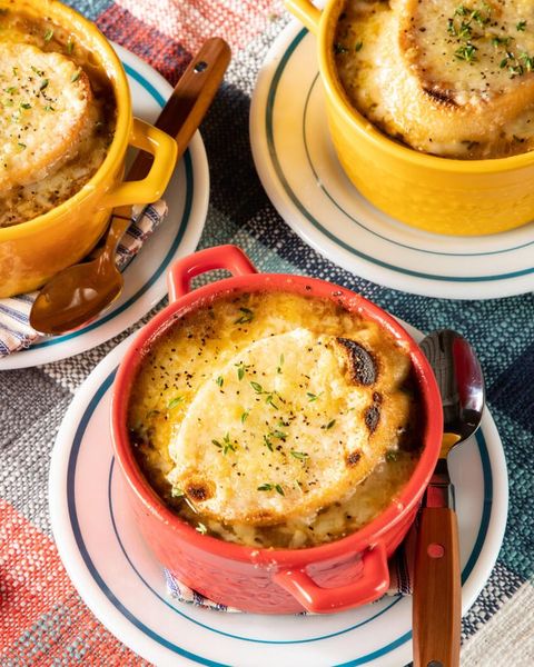instant pot french onion soup in red and yellow bowls