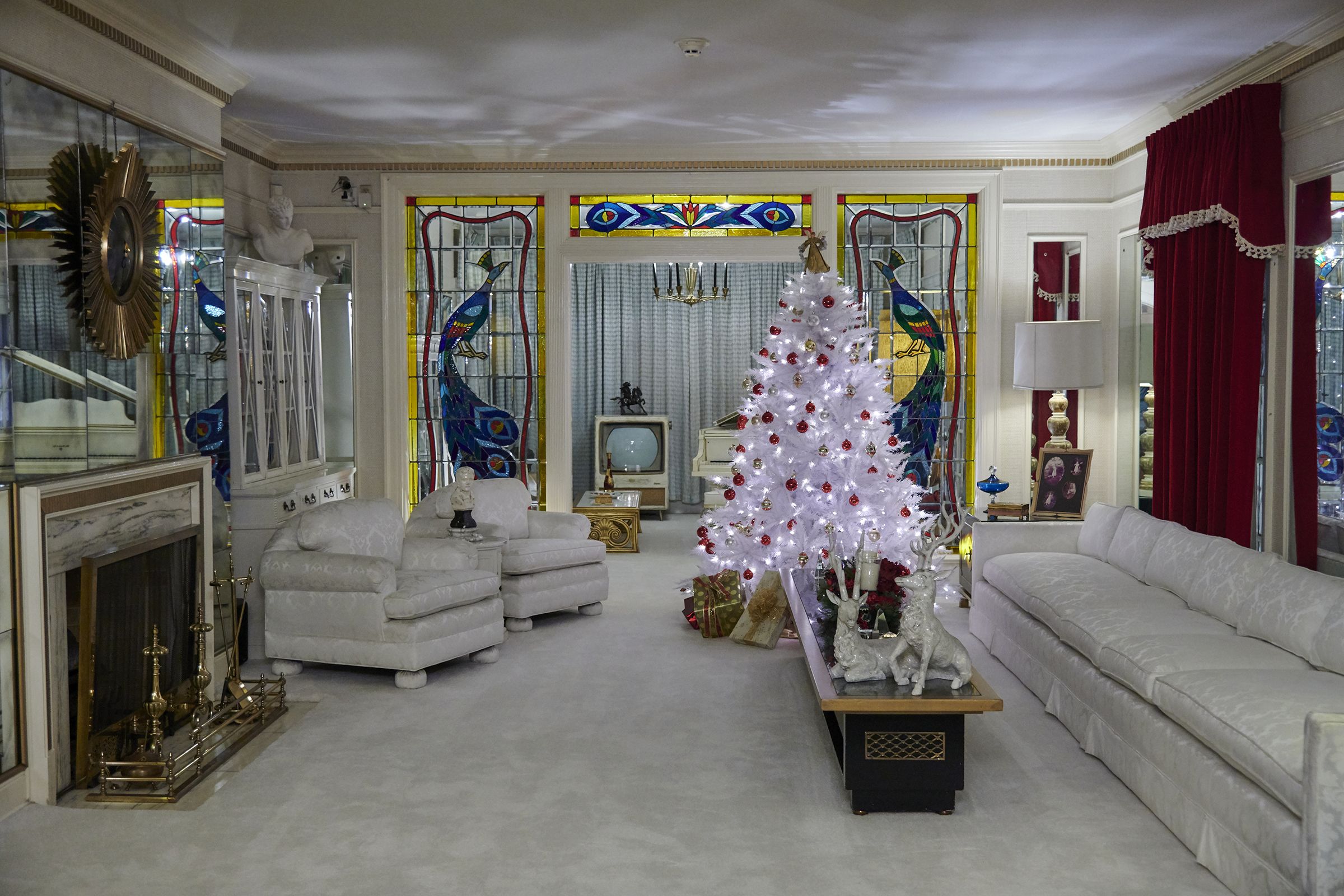 Christmas At Graceland: Home For The Holidays Was Filmed At Elvis’s ...