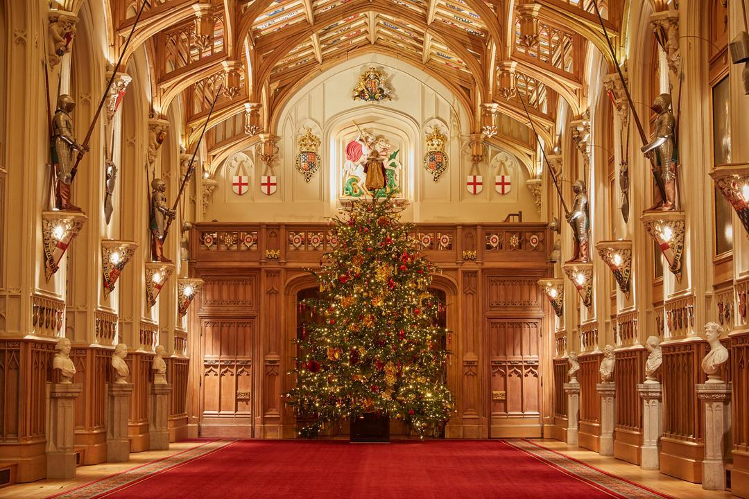 Christmas Dinner In The Great Hall 2022 See Windsor Castle's 2020 Christmas Decorations & Tree, In Photos