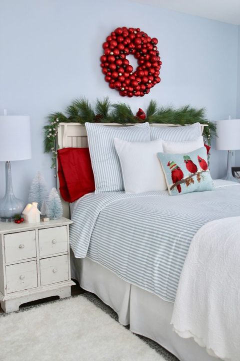 25 Best Christmas Bedroom Decor Ideas Holiday Decorations - Red Decorative Bedroom Ideas