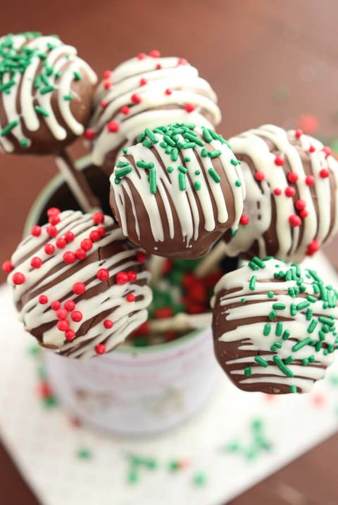 22 Christmas Cake Pops No One Will Be Able To Turn Down Christmas Cake Pop Recipe