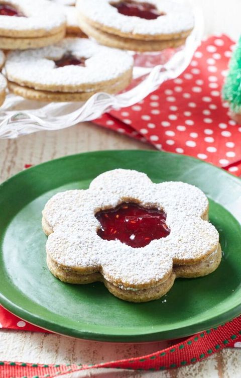 linzer cookies on green plate