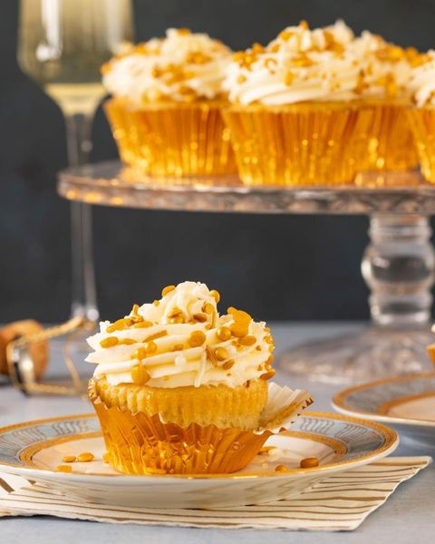 champagne cupcakes on plate and on cake stand in back