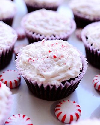 chocolate cupcakes with peppermint frosting and peppermint candies