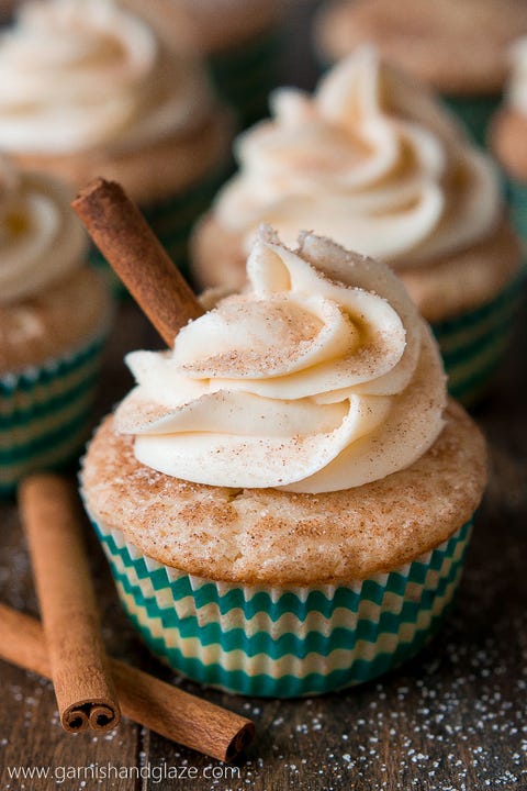 snickerdoodle cupcakes with cinnamon sticks