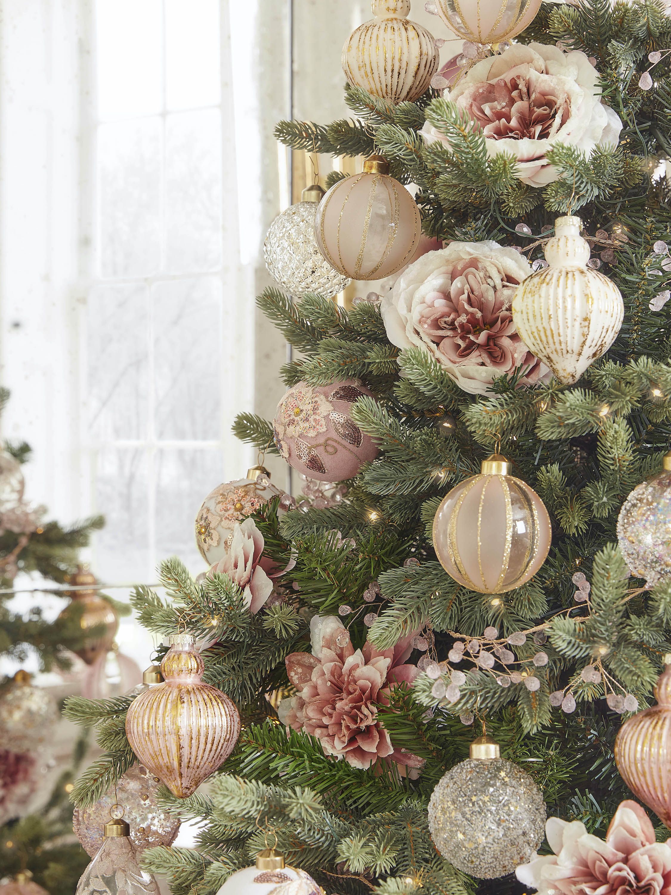 14 Christmas Decor Trends For 2022 Predicted By Interior Experts