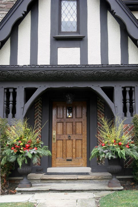 20 ways Christmas Door Decorations to get guests into the holiday spirit as soon as they ring the doorbell is in here