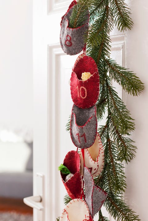 20 ways Christmas Door Decorations to get guests into the holiday spirit as soon as they ring the doorbell is in here