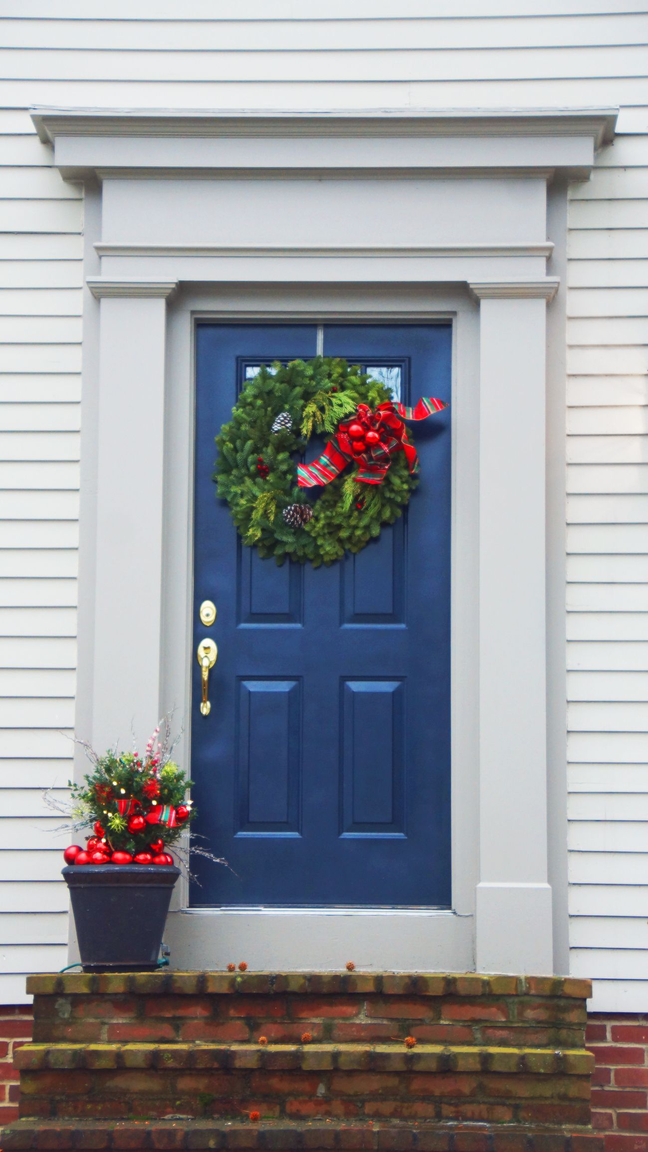 30 Christmas Door Decoration Ideas Pretty Holiday Front Doors