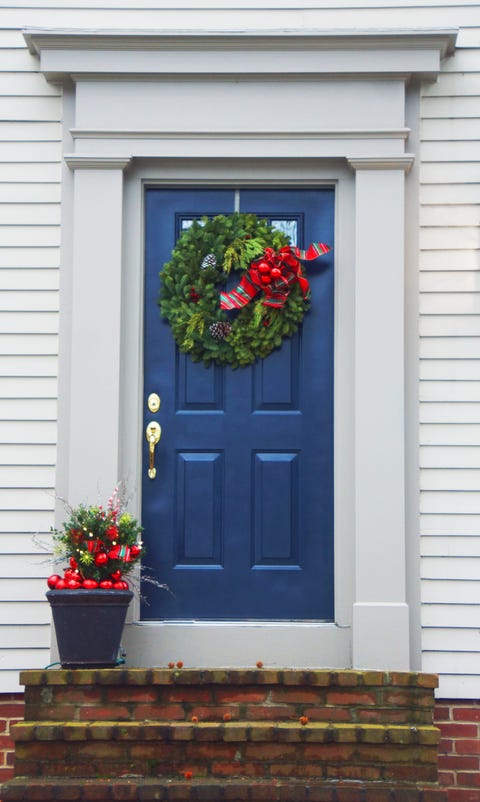 20 ways Christmas Door Decorations to get guests into the holiday spirit as soon as they ring the doorbell is in here