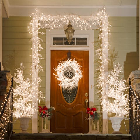 20 ways Christmas Door Decorations to get guests into the holiday spirit as soon as they ring the doorbell is in here