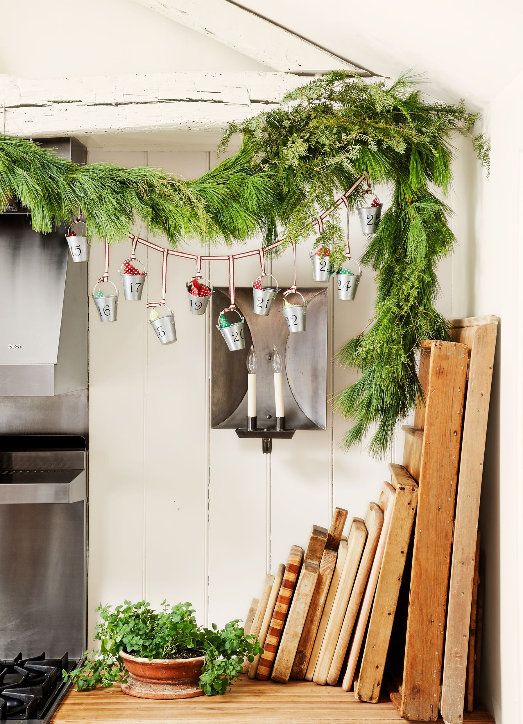 25 Christmas Garland Ideas Decorating With Holiday Garlands