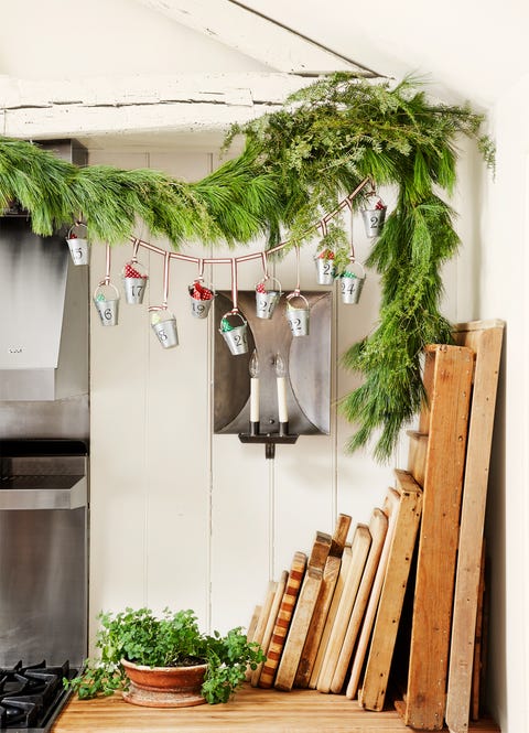 Wood, Ceiling, Hardwood, Flowerpot, Interior design, Plywood, Light fixture, Twig, Houseplant, Wood stain, 