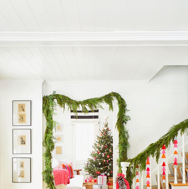 25 Christmas Garland Ideas Decorating With Holiday Garlands