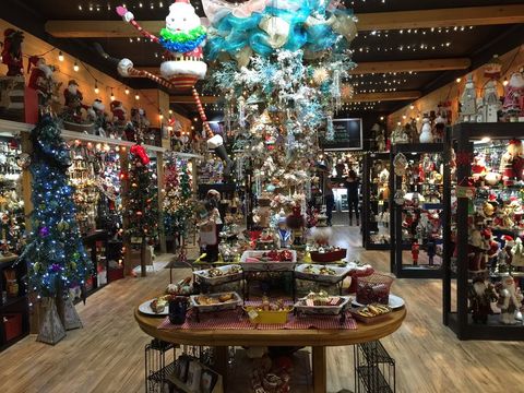 The Best Holiday Décor Stores In The U.S.  Top Holiday Décor Stores In