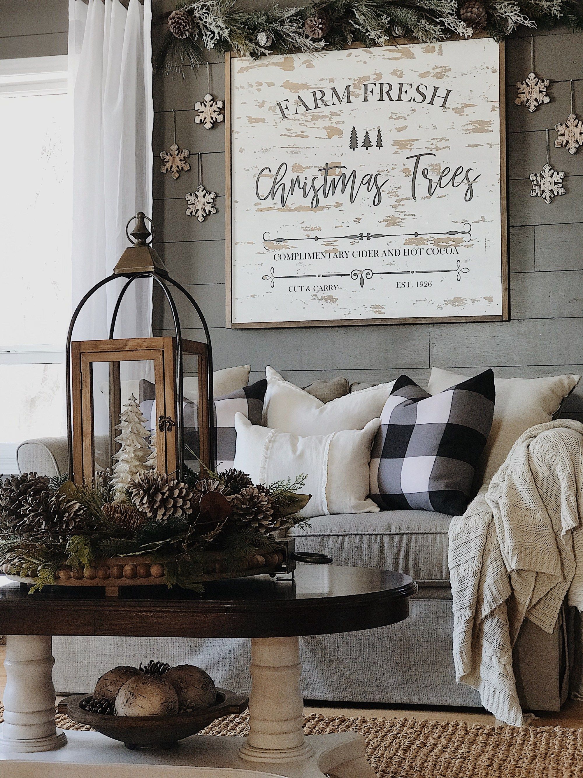 25 Stylish And Cozy Christmas Living Room Decor Ideas