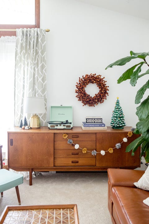 25 Stylish And Cozy Christmas Living Room Decor Ideas