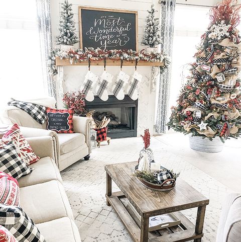 25 Stylish And Cozy Christmas Living Room Decor Ideas