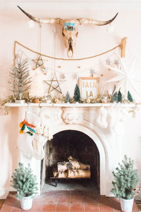 62 Christmas Mantel Decorations Ideas For Holiday Fireplace Mantel Decorating