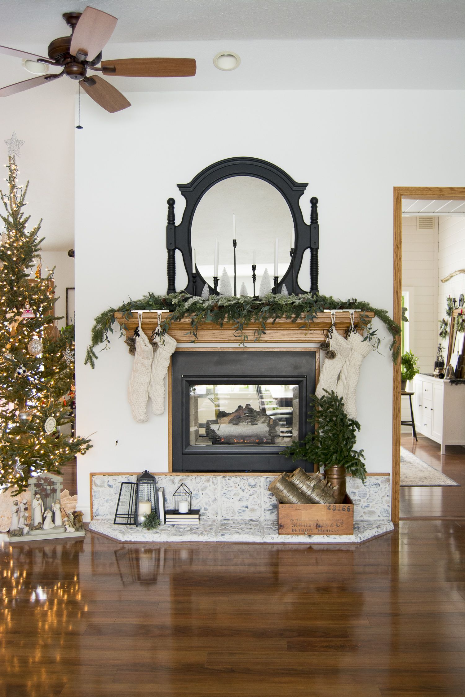 20 Festive Christmas Mantel Ideas How To Style A Holiday