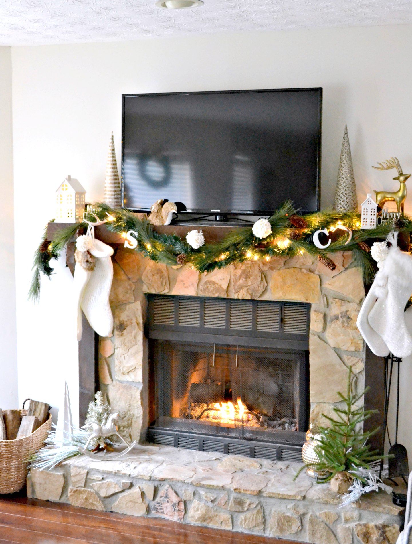 20 Festive Christmas Mantel Ideas How To Style A Holiday Mantel