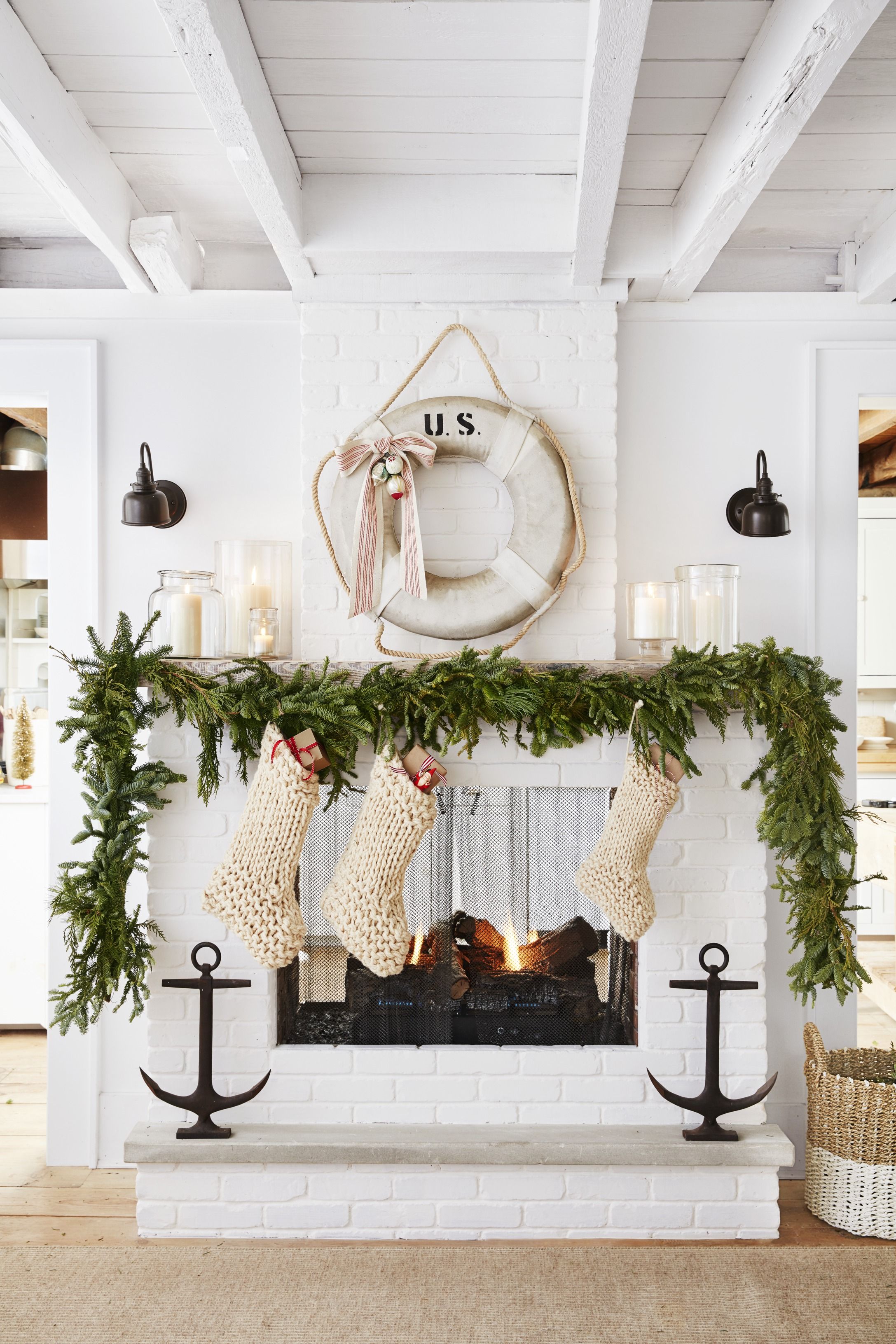 62 Christmas Mantel Decorations Ideas For Holiday Fireplace