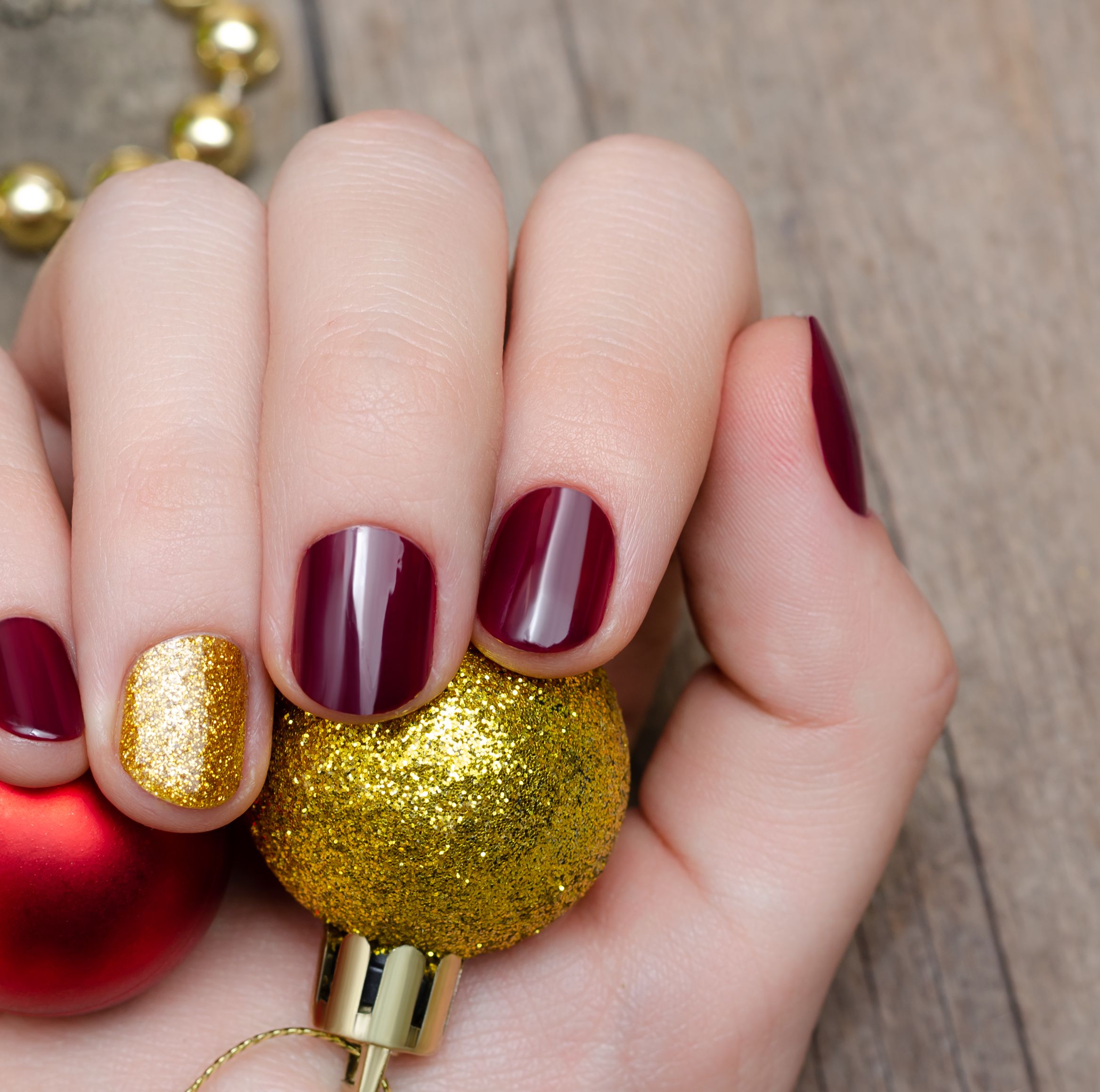easy christmas present nails