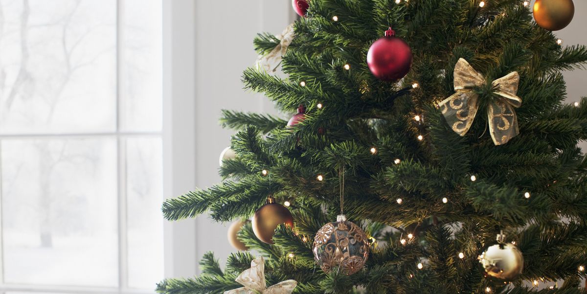 How To Decorate A Christmas Tree Like A Professional