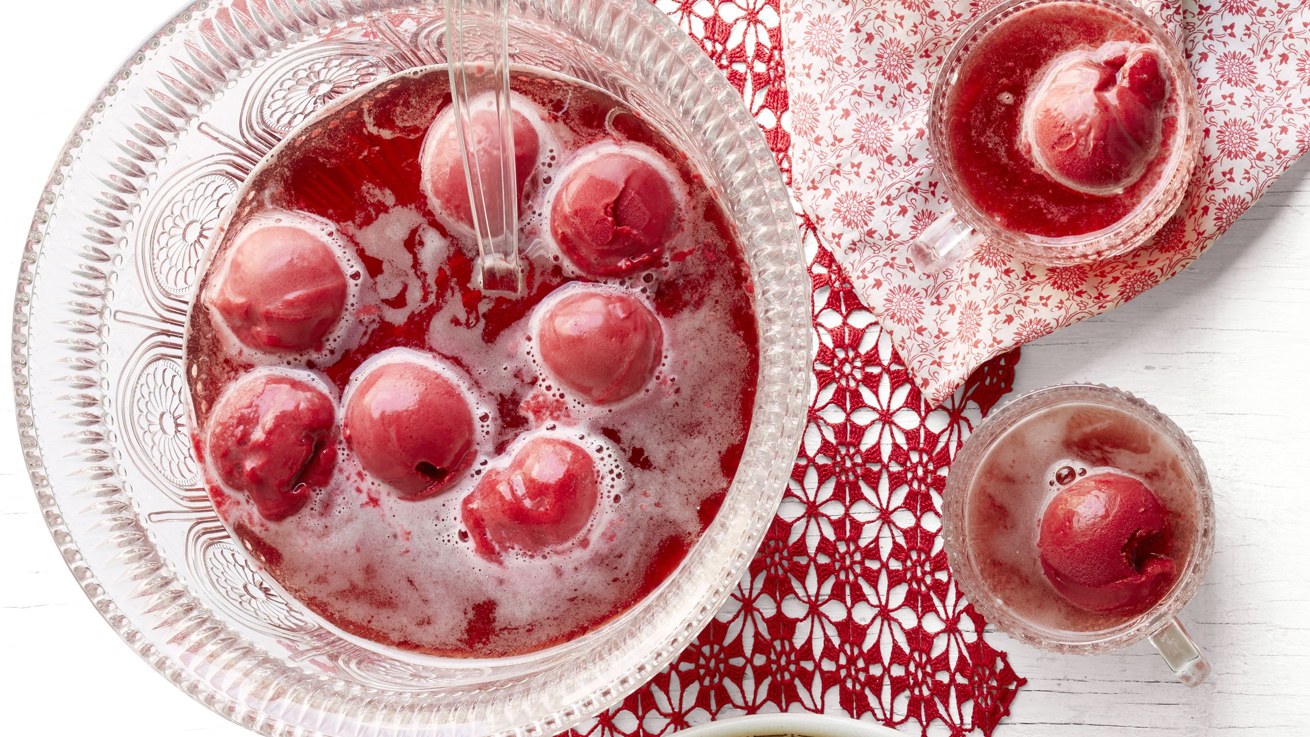 25 Festive Christmas Punch Recipes Easy Holiday Big Batch Drinks