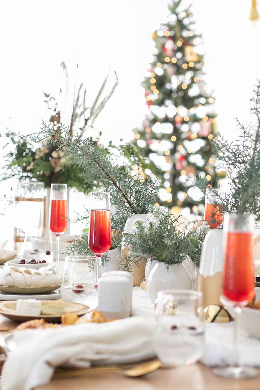 Download 53 Best Christmas Table Settings Decorations And Centerpiece Ideas For Your Christmas Table PSD Mockup Templates