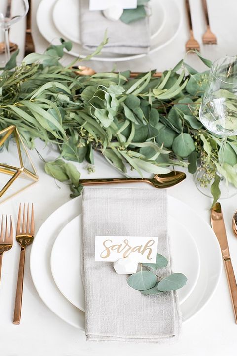 45 Table Decorations Place, Green White And Gold Table Setting
