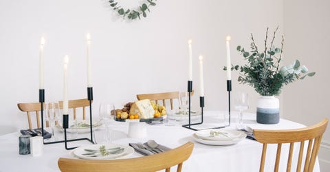 minimal, scandi style christmas table decorations