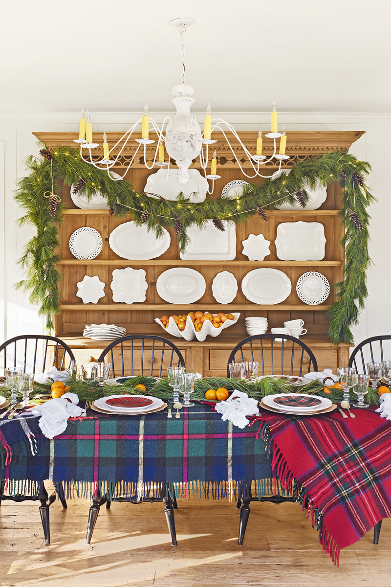 50 DIY Christmas Table Settings and Decorations - Centerpieces & Ideas