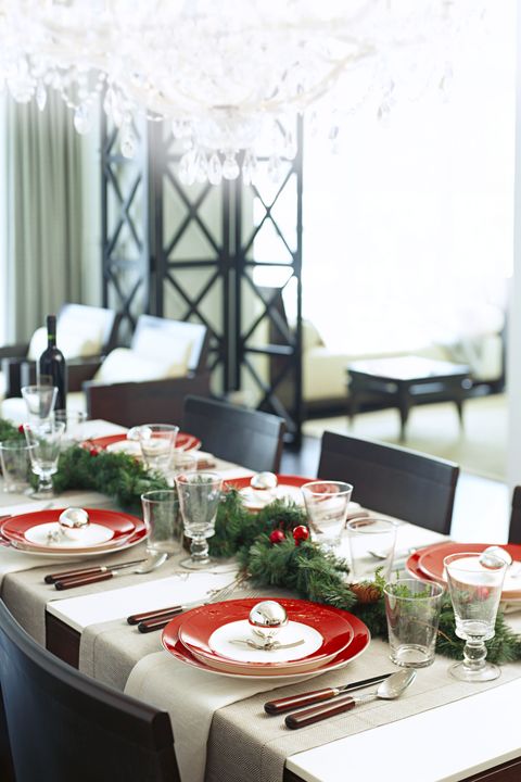 40 DIY Christmas Table Settings and Decorations - Centerpieces & Ideas for  Your Christmas Table