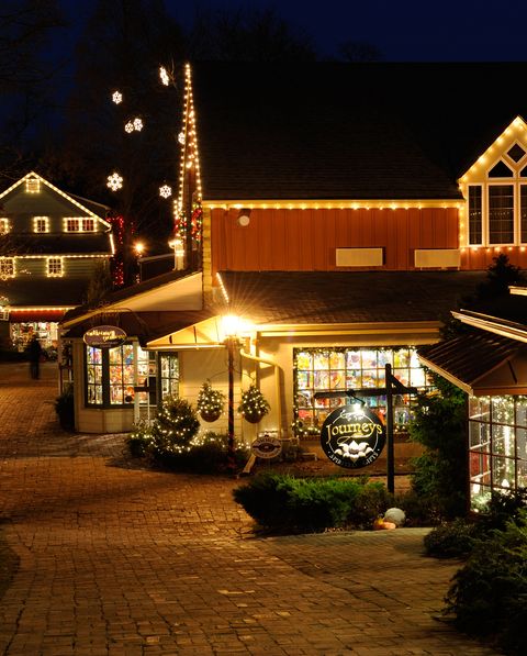 40 Best Christmas Towns - Top Christmas Towns in the USA