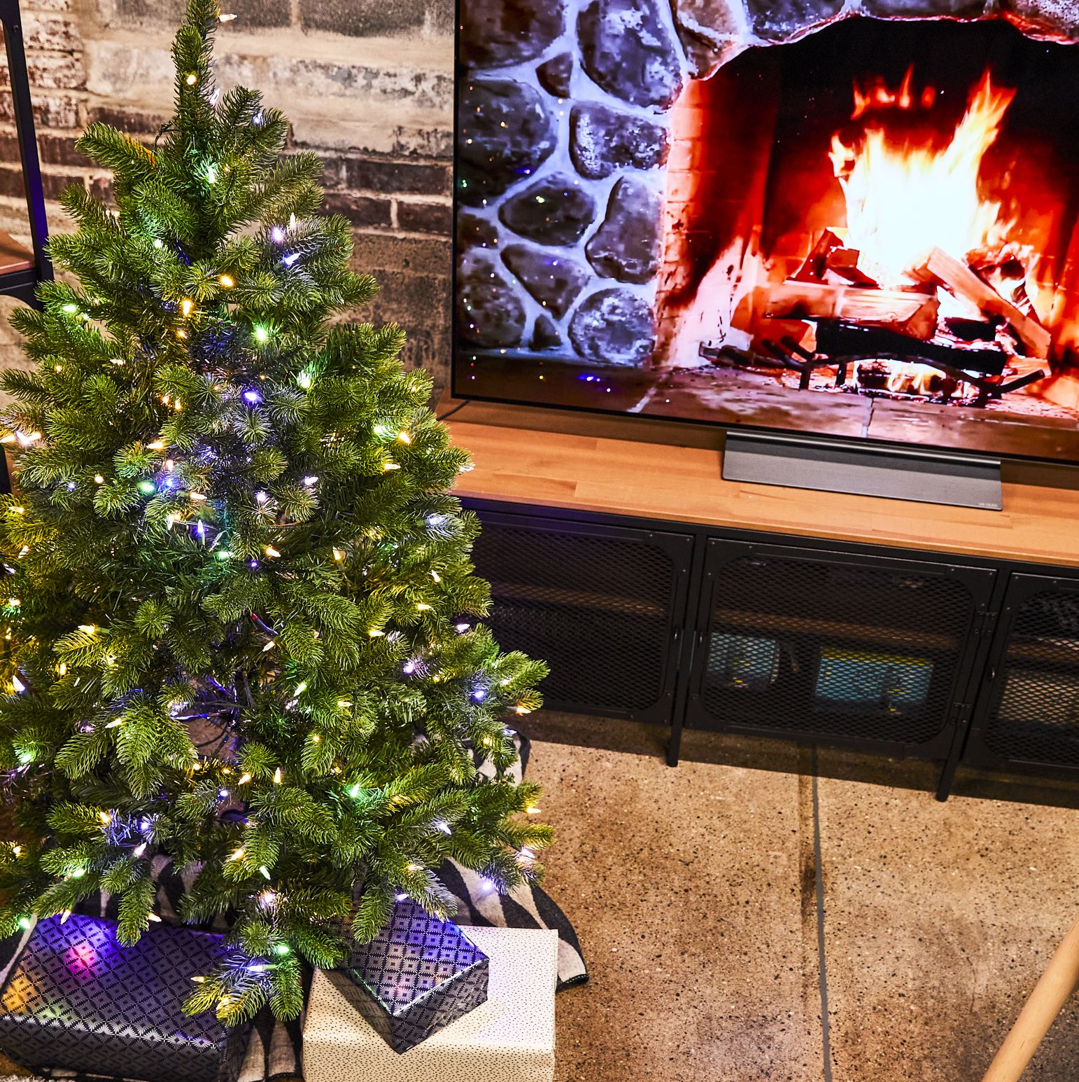 These Pre-Lit Artificial Christmas Make for Easy Holiday Decorating