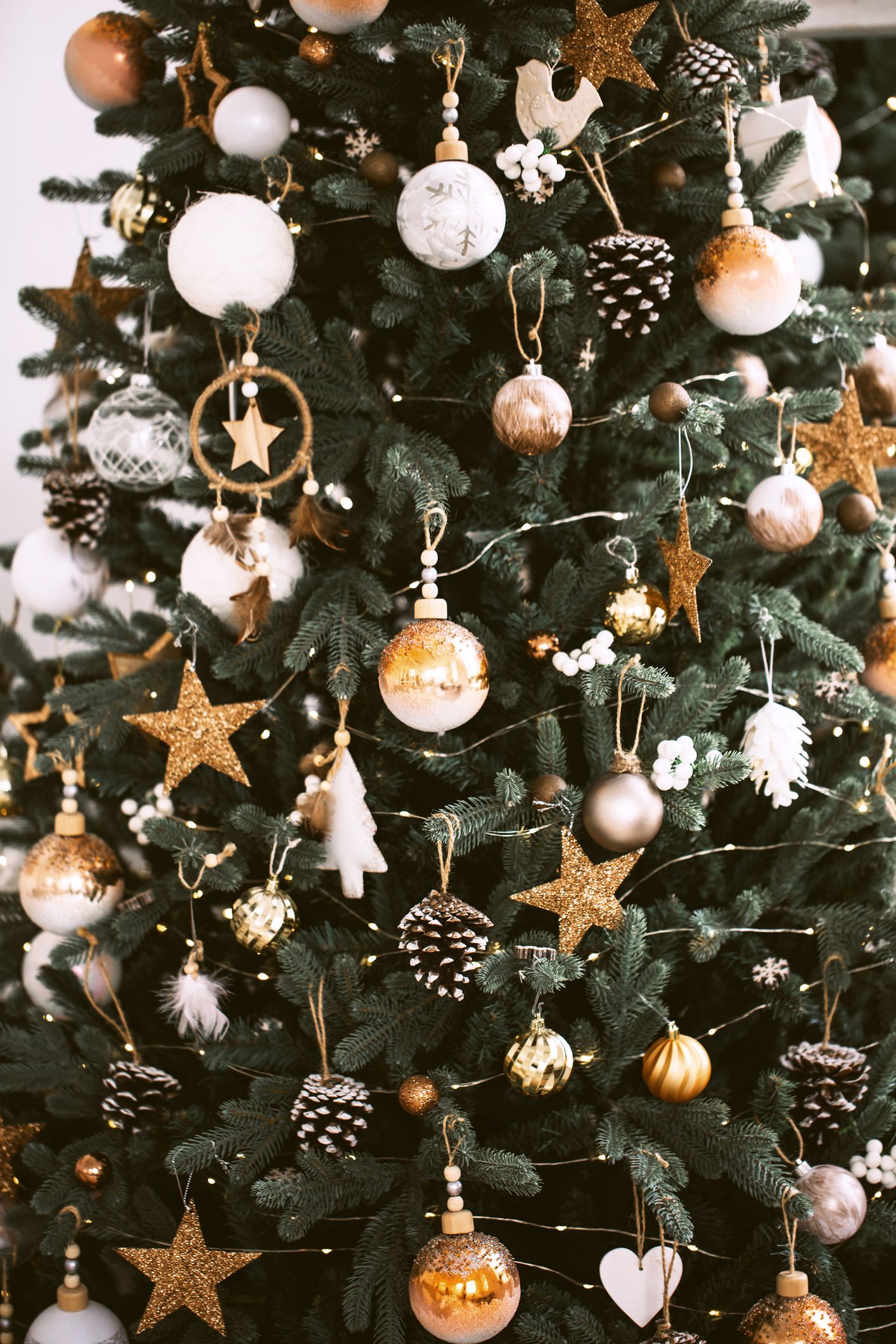silver and gold xmas tree decorations