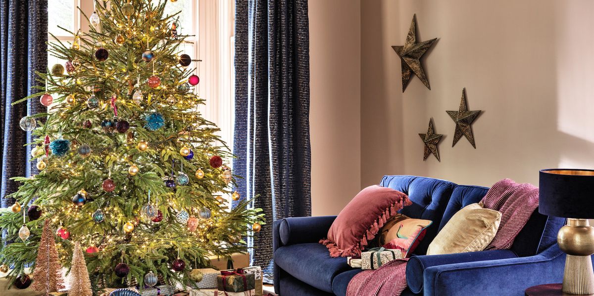 How To Hang Christmas Decorations Without Damaging Your Walls