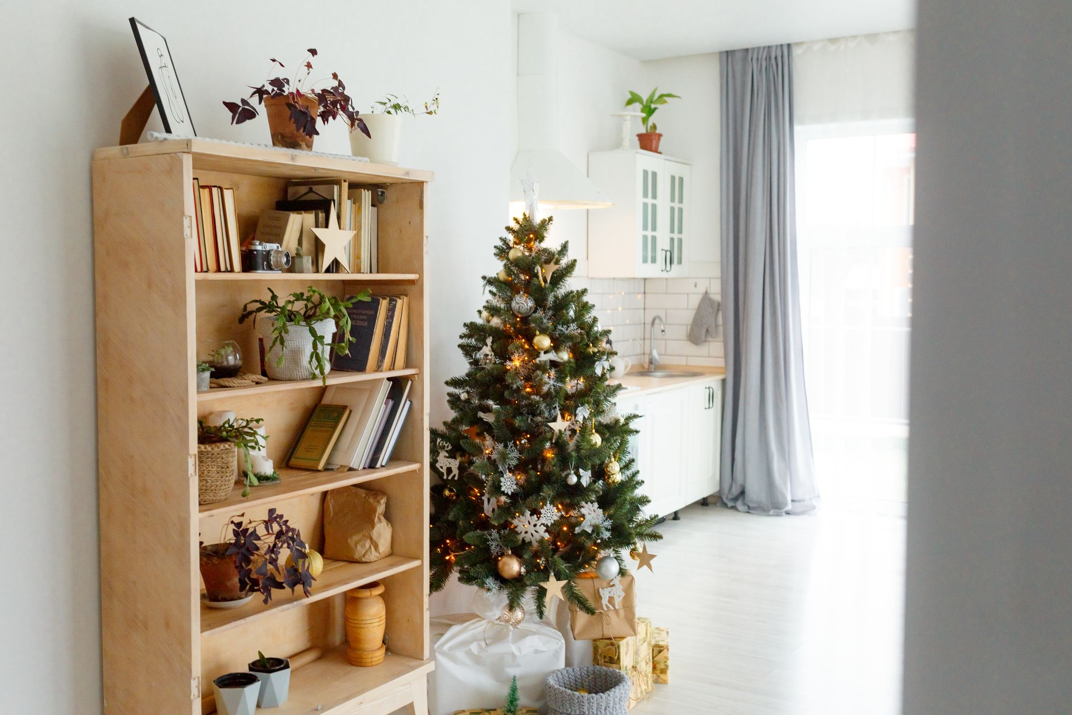 Tiktok Hack Shows You How To Decorate A Christmas Tree Like A Pro