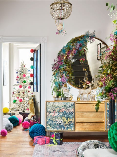 christmas trends, christmas decorations in hallway and living room