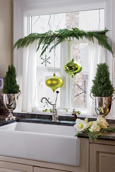 Christmas Window Decoration Ideas Home : Top Christmas Window Decorations - Christmas Celebration ... : In fact, it brings up some interesting decorating tips and ideas for places that you here are just 25 ideas that are perfect christmas window decorating options for any home.