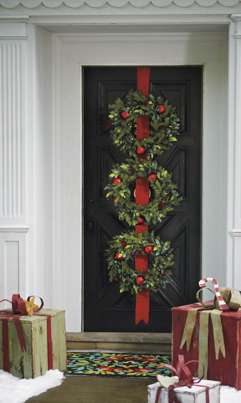 55 Best Christmas Door Wreath Ideas 2017 - Decorating with Christmas ...