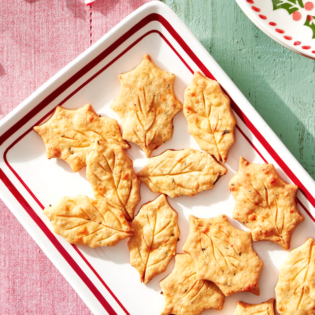 Easy Cheesy Christmas Tree Shaped Appetizers : 25 Christmas Appetizers Easy Holiday Party Recipes Living Locurto / Outrageously good appetizer or side dish loaded with garlic butter place the balls on the prepared baking sheet seam side down in the tree shape as shown (the balls should be.