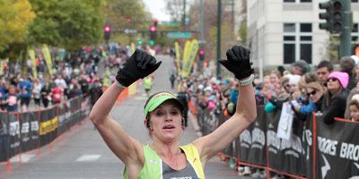 Nicole Chyr winning the 2013 Rock 'n' Roll Denver Marathon
