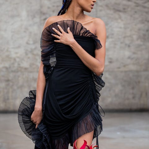 Street Style : Day Three - Paris Fashion Week - Womenswear F/W 2022-2023 street style