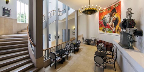 Hotel Cinema Vista del bar y de las escaleras del hotel Cinema