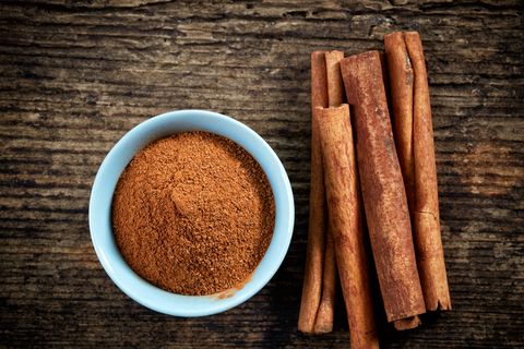 cinnamon powder and sticks
