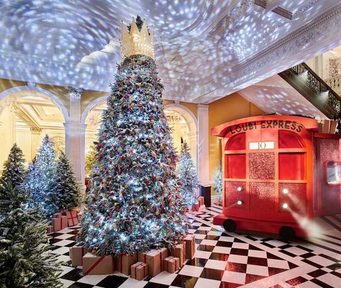 Christmas tree, Christmas decoration, Tree, Christmas, Christmas ornament, Room, Interior design, Woody plant, Interior design, Fir, 