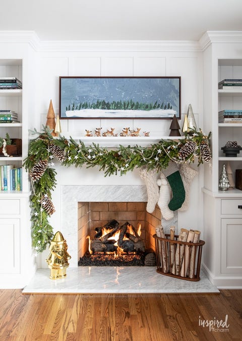 45 Best Christmas Mantel Décor Ideas - Christmas Fireplace Décor